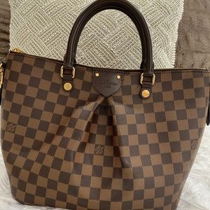 😍Beautiful ‭Louis Vuitton ‬SIENA MM bag